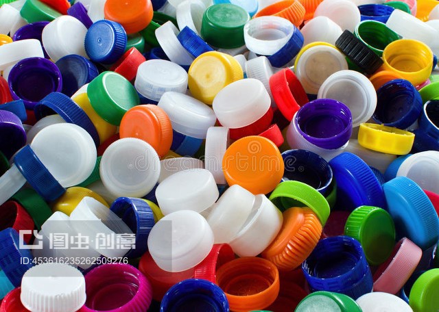 五颜六色的塑料帽 色彩与功能的完美结合